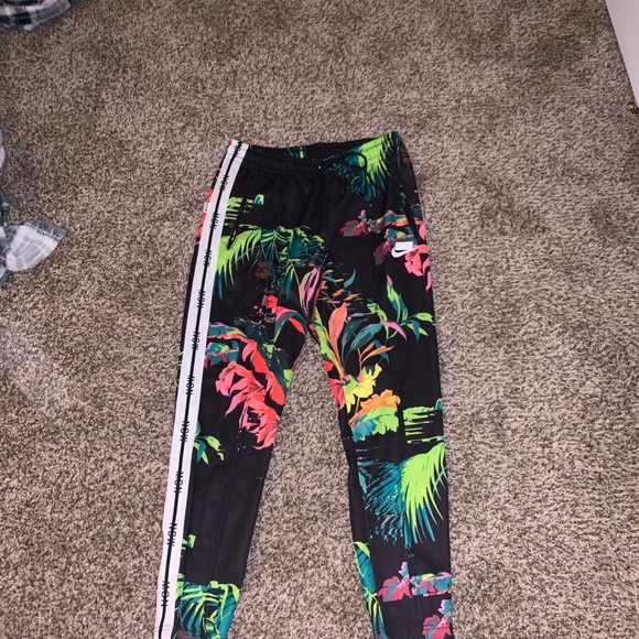 nike floral sweatpants